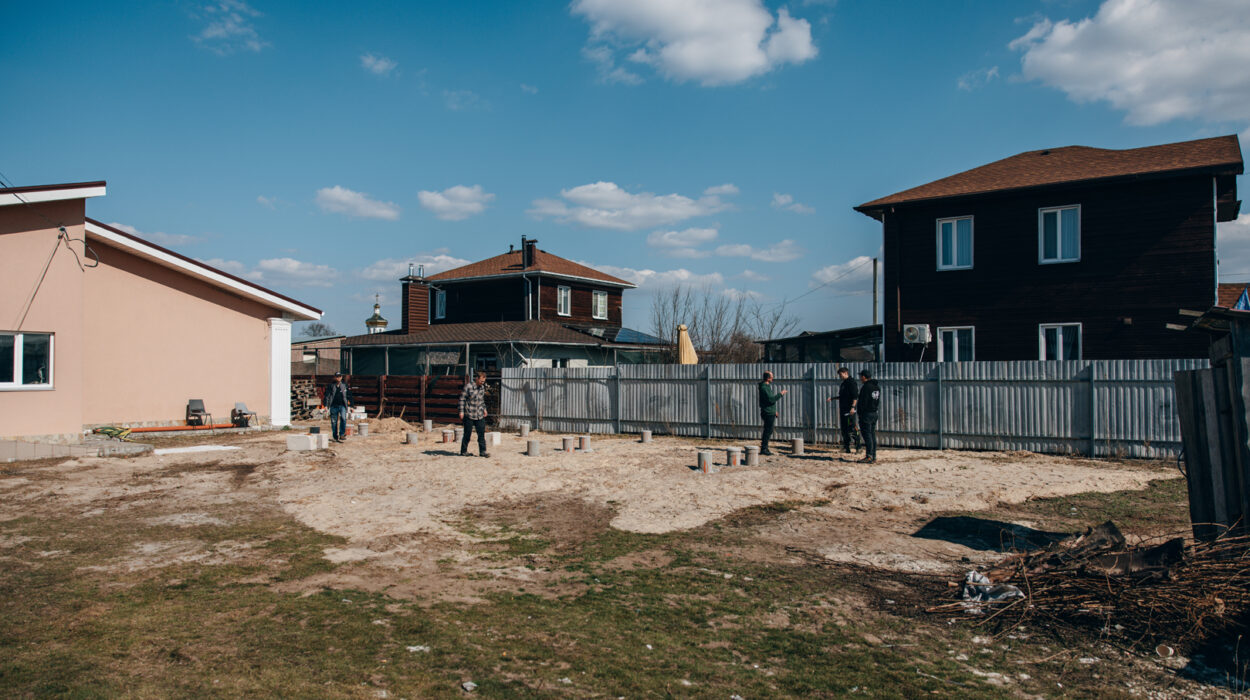 202603_UA_Placing-the-container-1